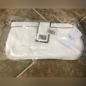 2 WOMENS RUE21 HANDBAGS